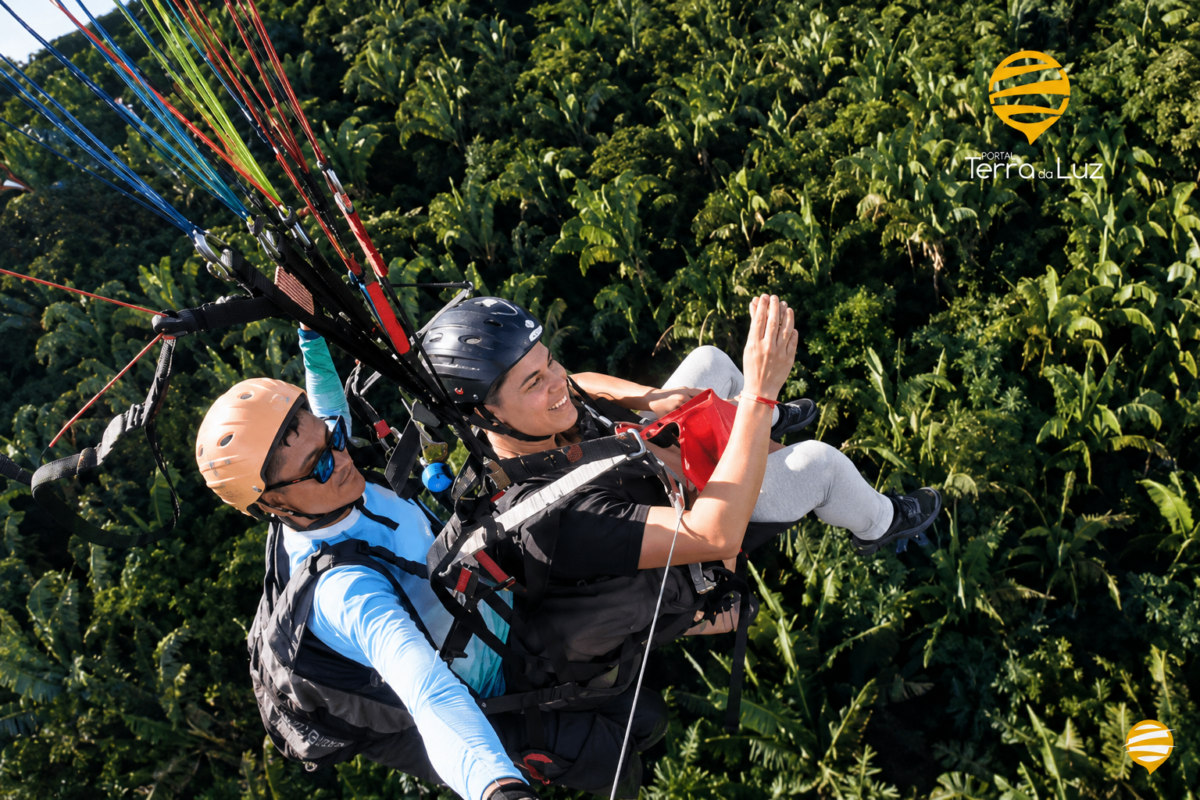 Ambiente: Pilotos de parapente atuam como reflorestadores