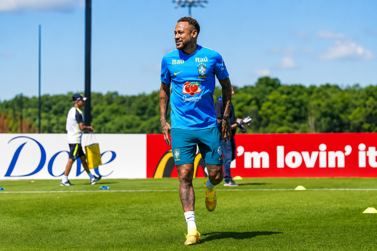 Copa: Neymar volta a treinar com o elenco