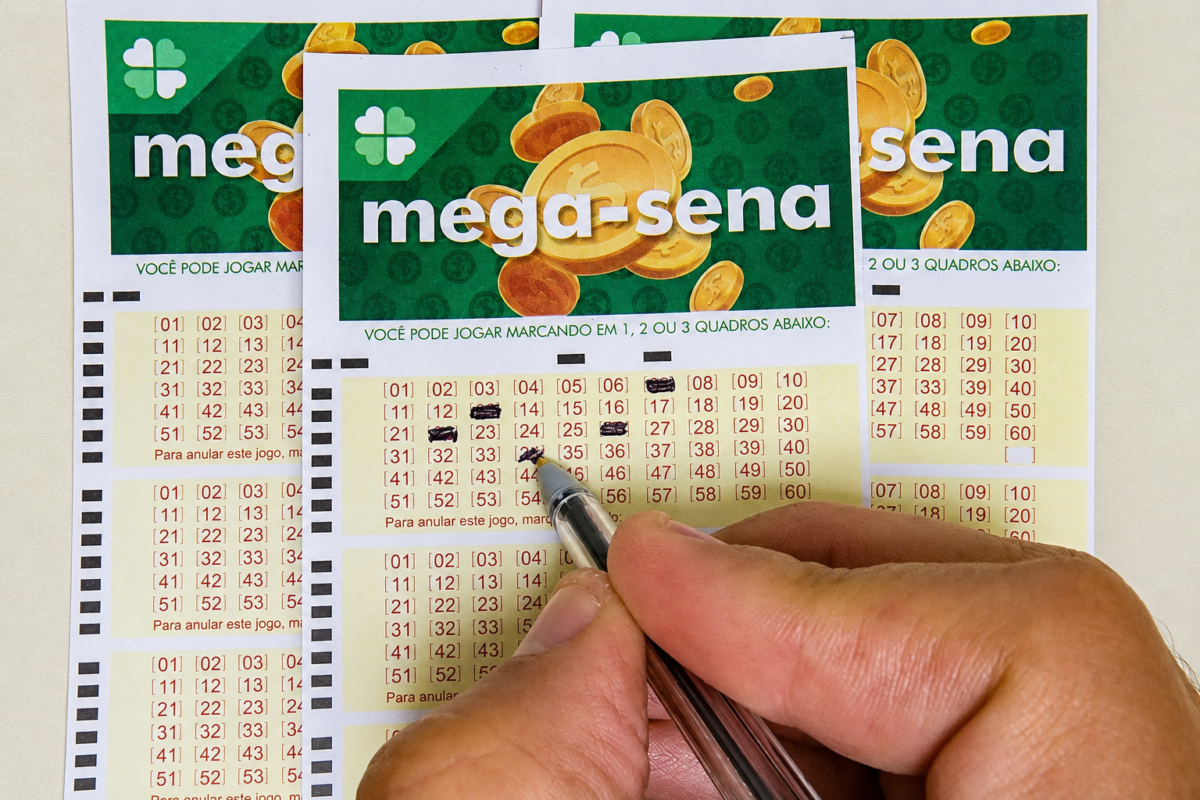 Loterias: Mega-Sena sorteia R$ 3,5 milhões hoje