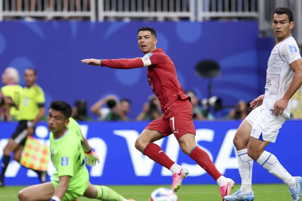 Cristiano brilha e Portugal goleia o Uzbequistão