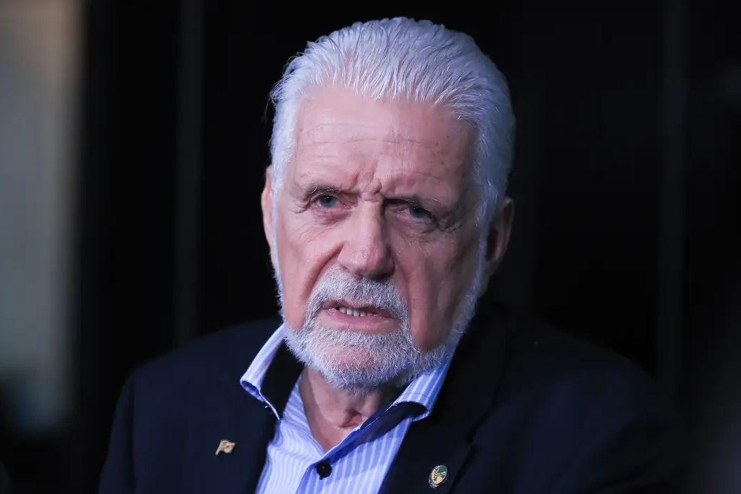 Jaques Wagner deixa liderança do governo