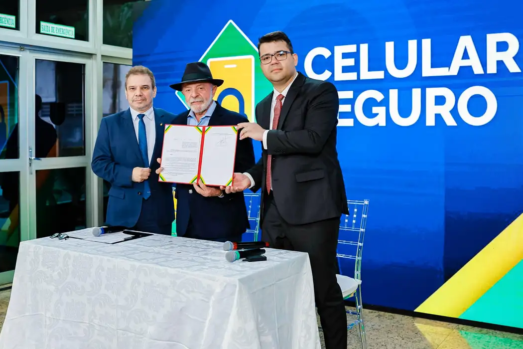 Lula cria plataforma para combater roubo de celulares
