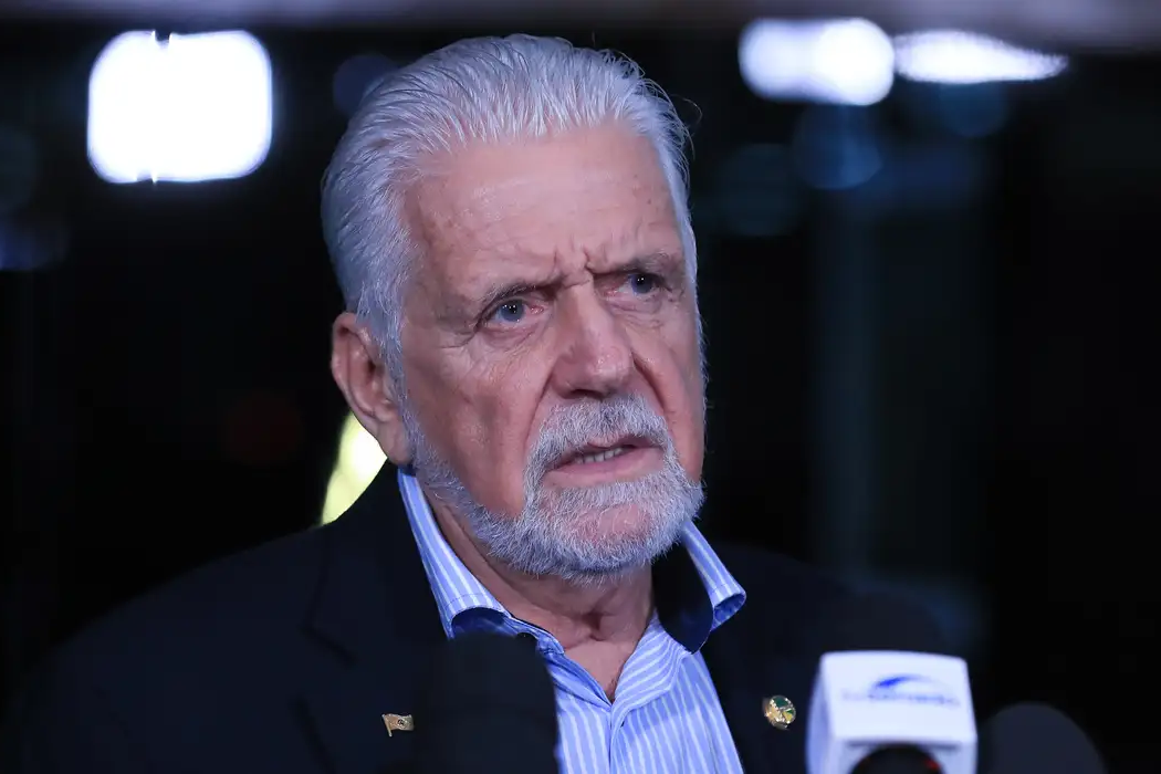 PF aponta vantagens a Jaques Wagner; senador nega