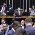 Política: PL e PT lideram pedidos de CPI do Master