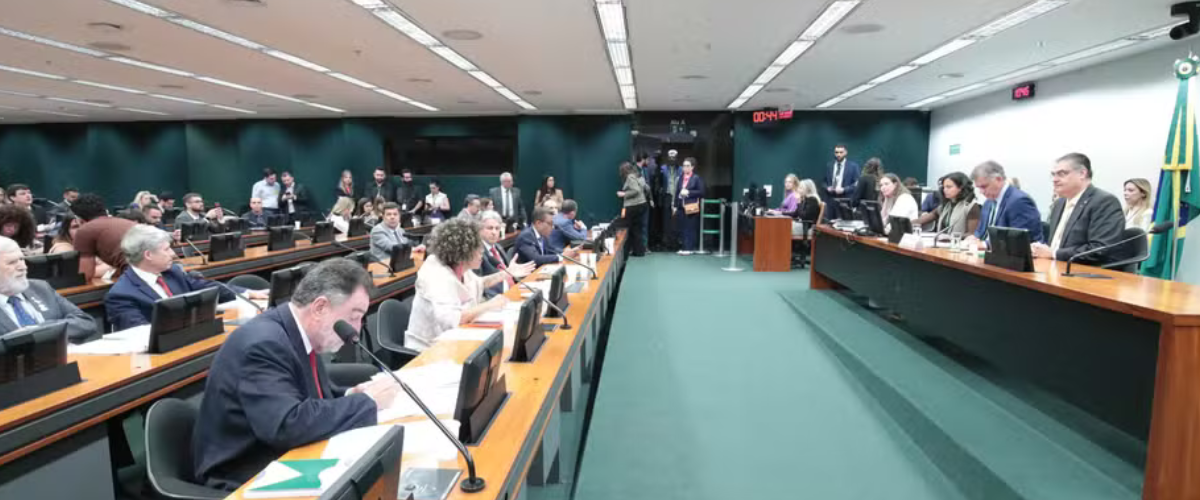 Congresso: CCJ aprova PEC da maioridade penal