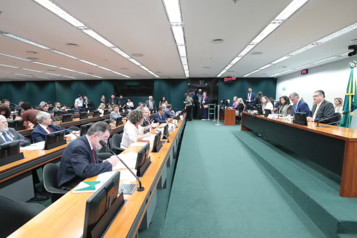 Congresso: CCJ aprova PEC da maioridade penal