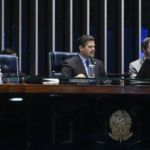 Política: PEC da escala 6x1 trava no Senado