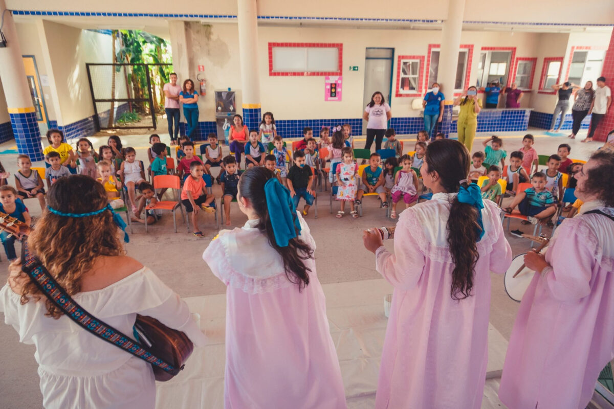 Projeto leva teatro para bebês a oito cidades do Ceará