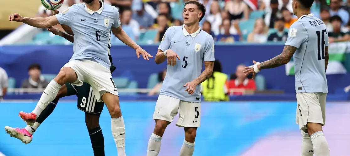 Uruguai empata com Arábia Saudita na estreia