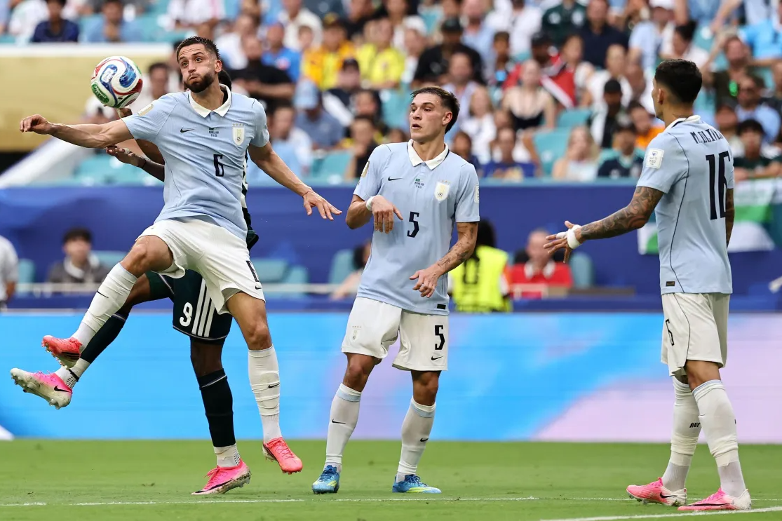 Uruguai empata com Arábia Saudita na estreia