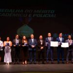 Homenagem: Thales Varela recebe medalha da Aesp