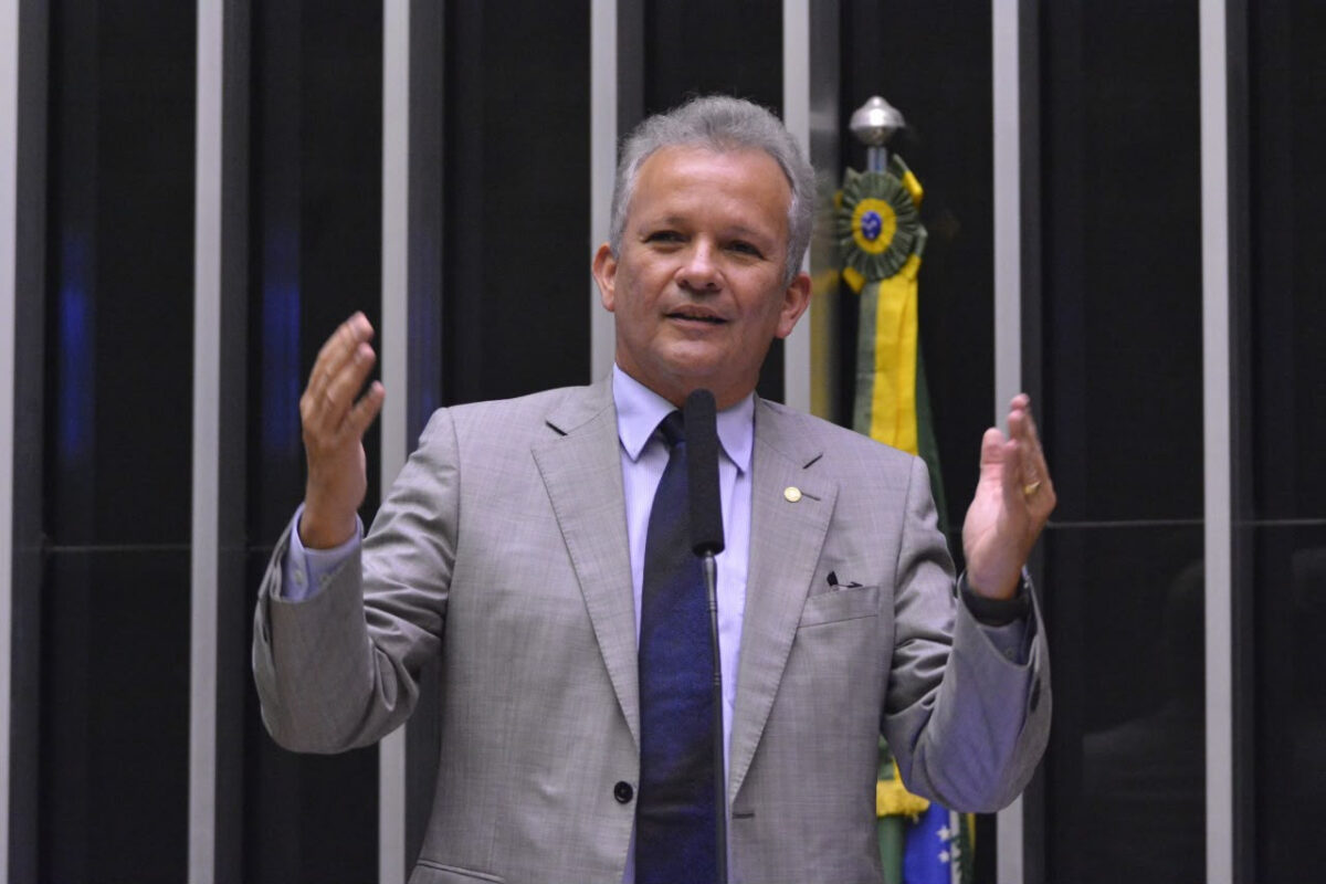 André Figueiredo assume liderança do PDT na Câmara