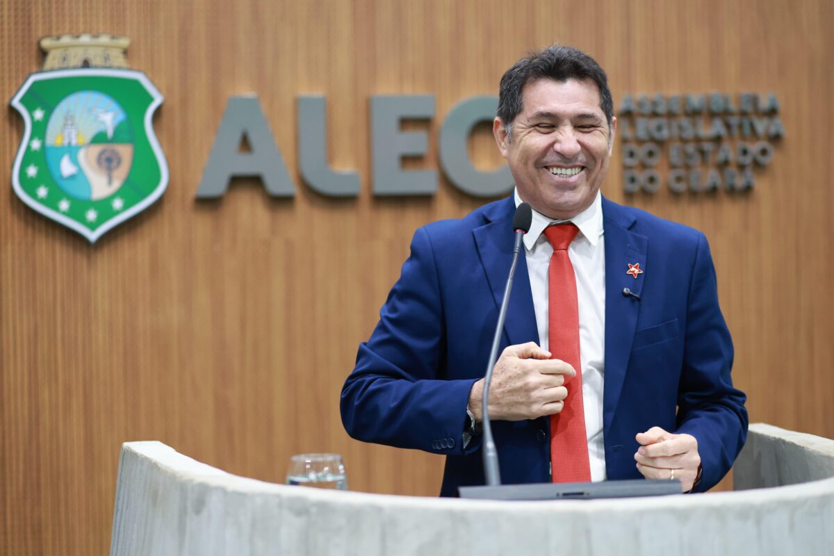 De Assis Diniz lança pré-candidatura em plenária