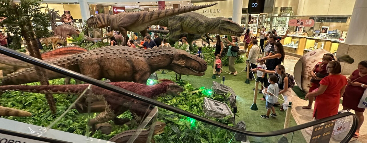 Exposição de dinossauros estreia no RioMar Fortaleza