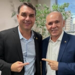 Flávio Bolsonaro cumpre agenda política no Ceará