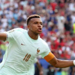 França vence Marrocos e avança à semifinal