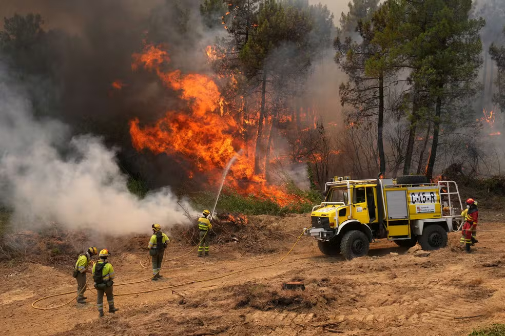 Incêndios desalojam 330 mil na França e Espanha