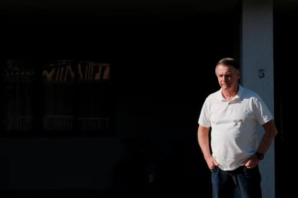 PF faz buscas por armas na casa de Bolsonaro em Brasília