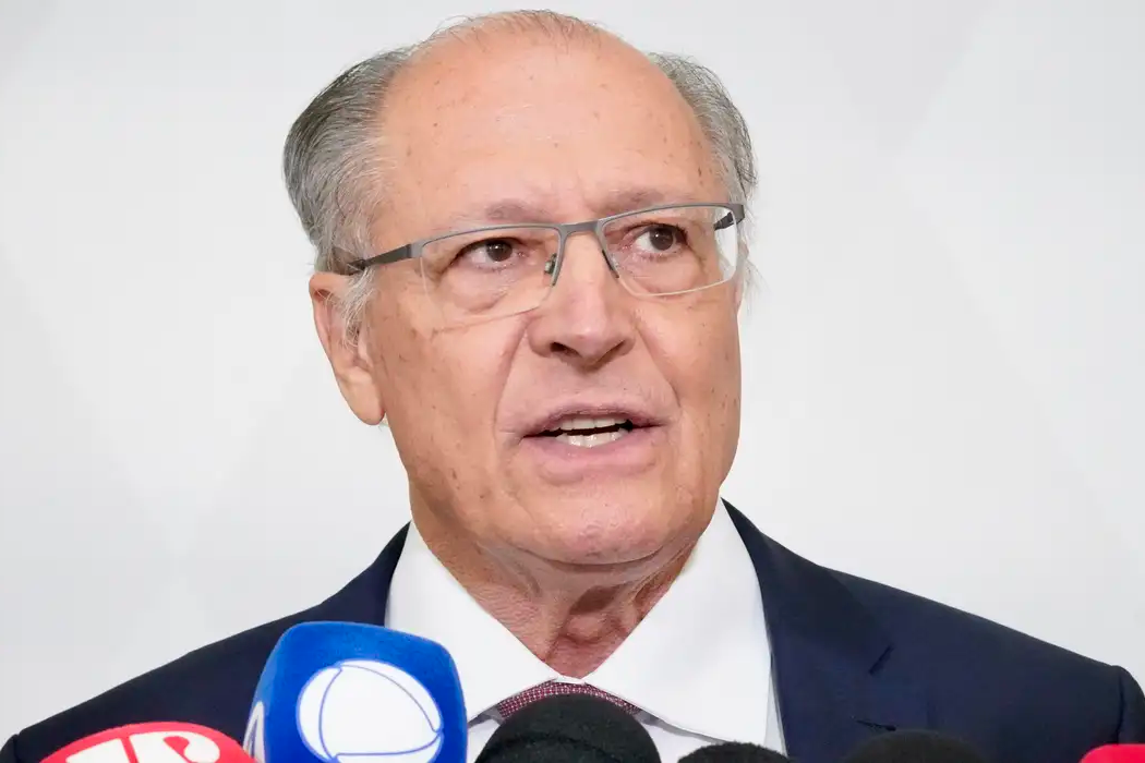 PSB oficializa Alckmin como vice na chapa de Lula