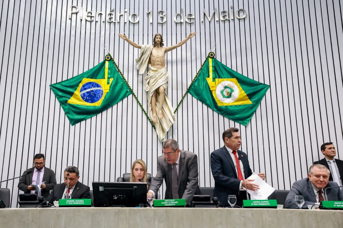 Política: Alece aprova 11 proposições em plenário