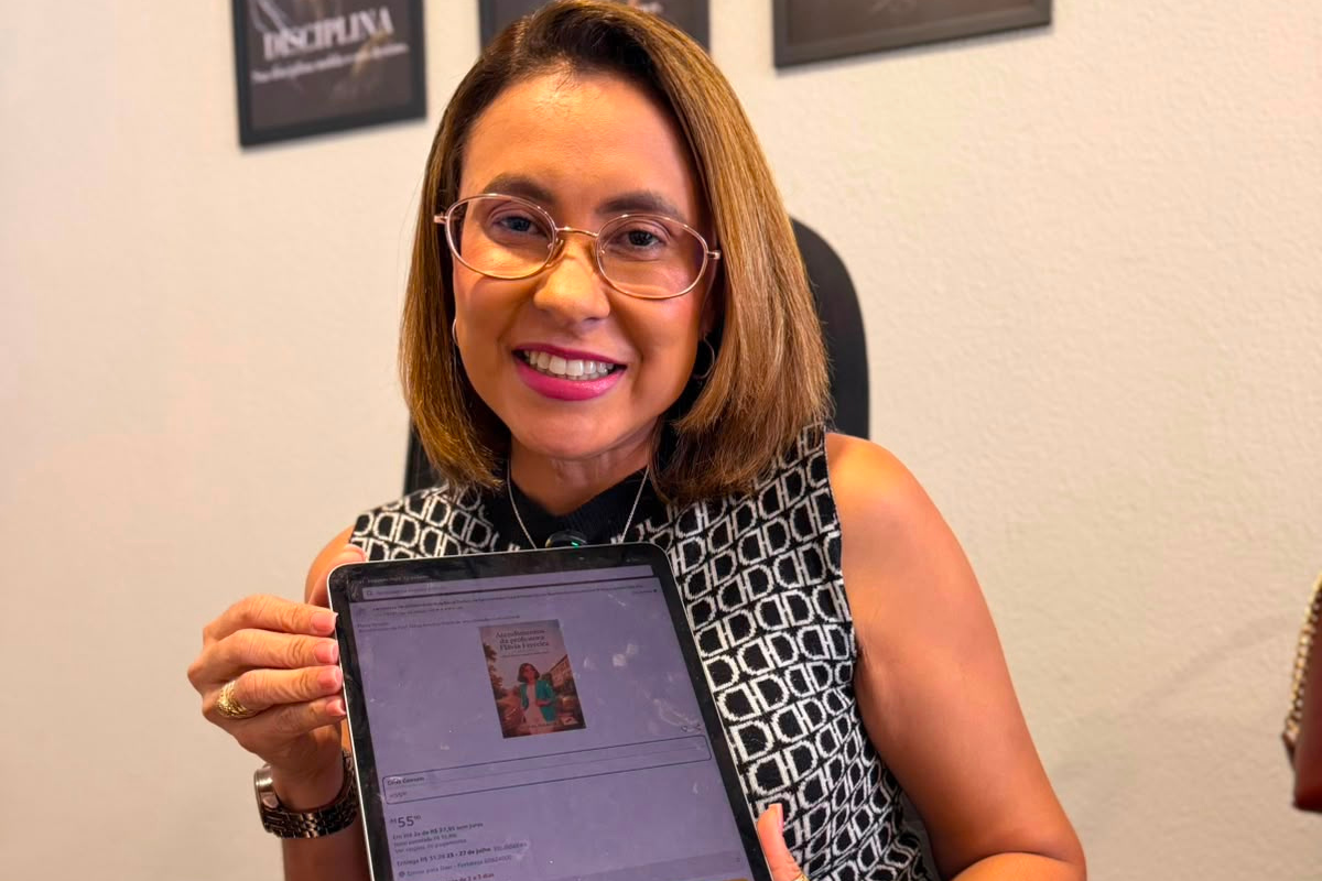 Educação: Flávia Ferreira lança livro em Fortaleza