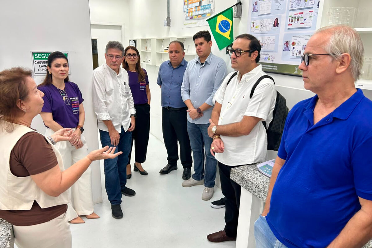 Sindquímica conhece projetos de inovação da UFC