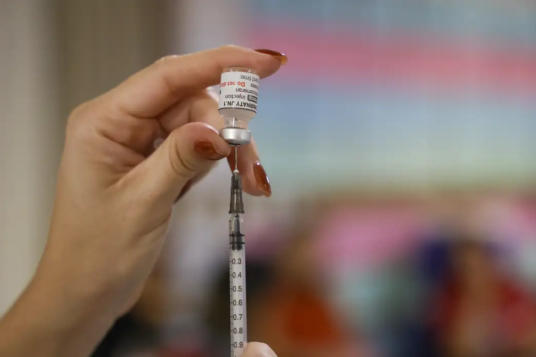 Vacinação reduz pela metade casos de HPV em jovens