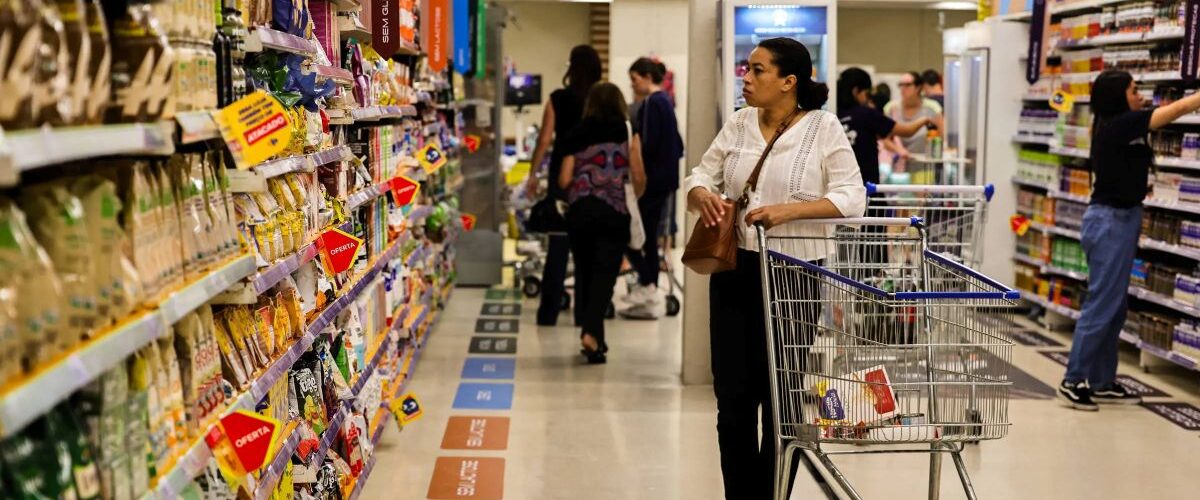 Economia: Inflação desacelera com queda dos alimentos