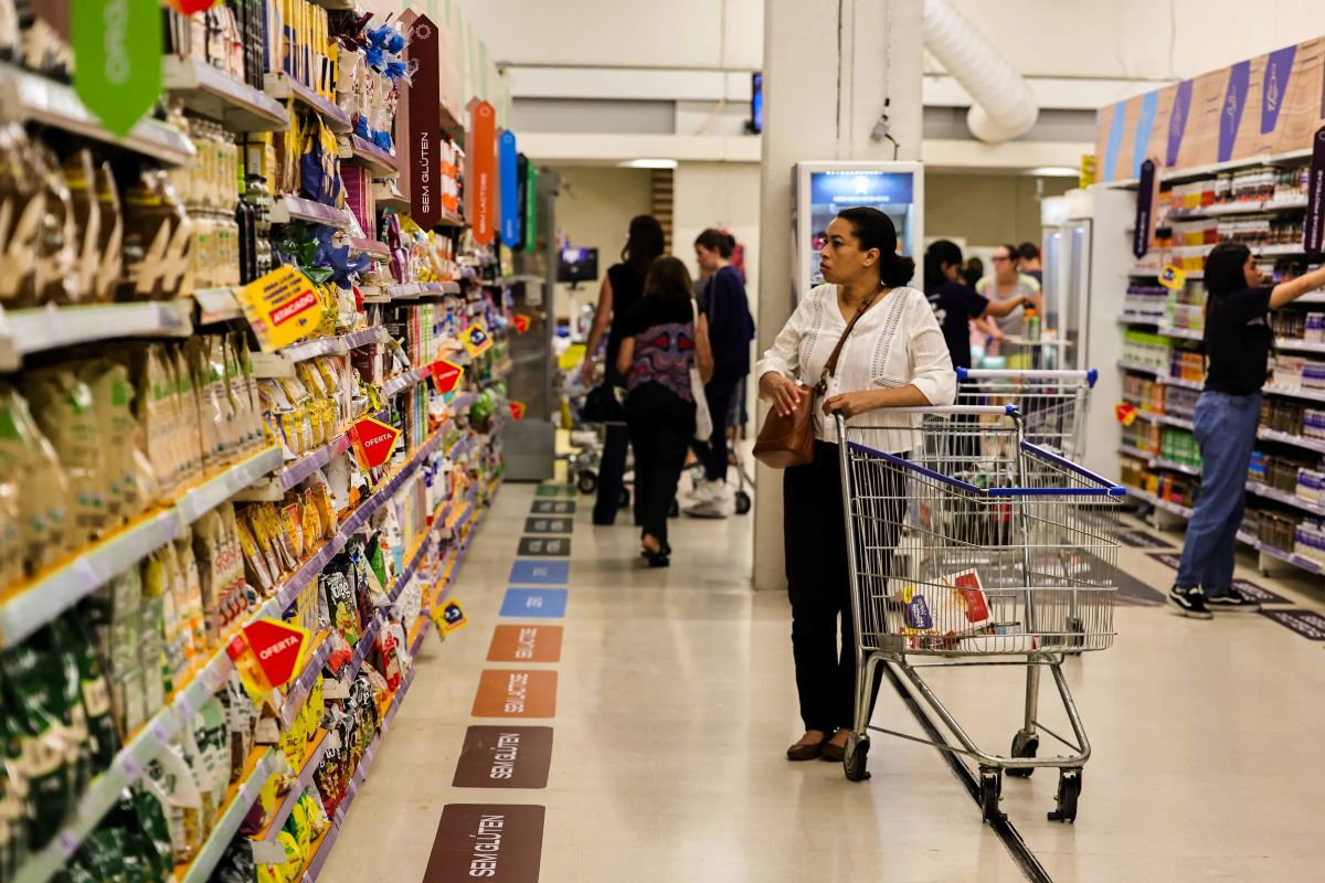 Economia: Inflação desacelera com queda dos alimentos