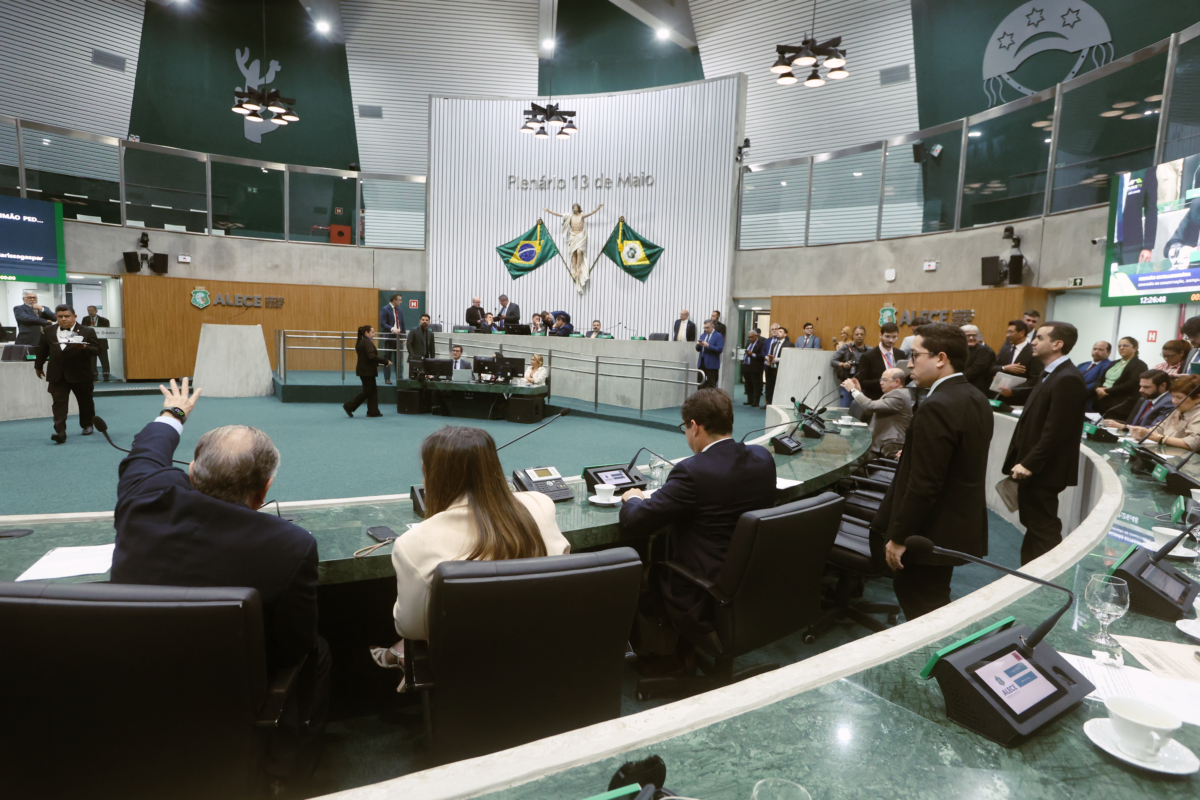 Alece aprova projetos do MPCE e do Executivo