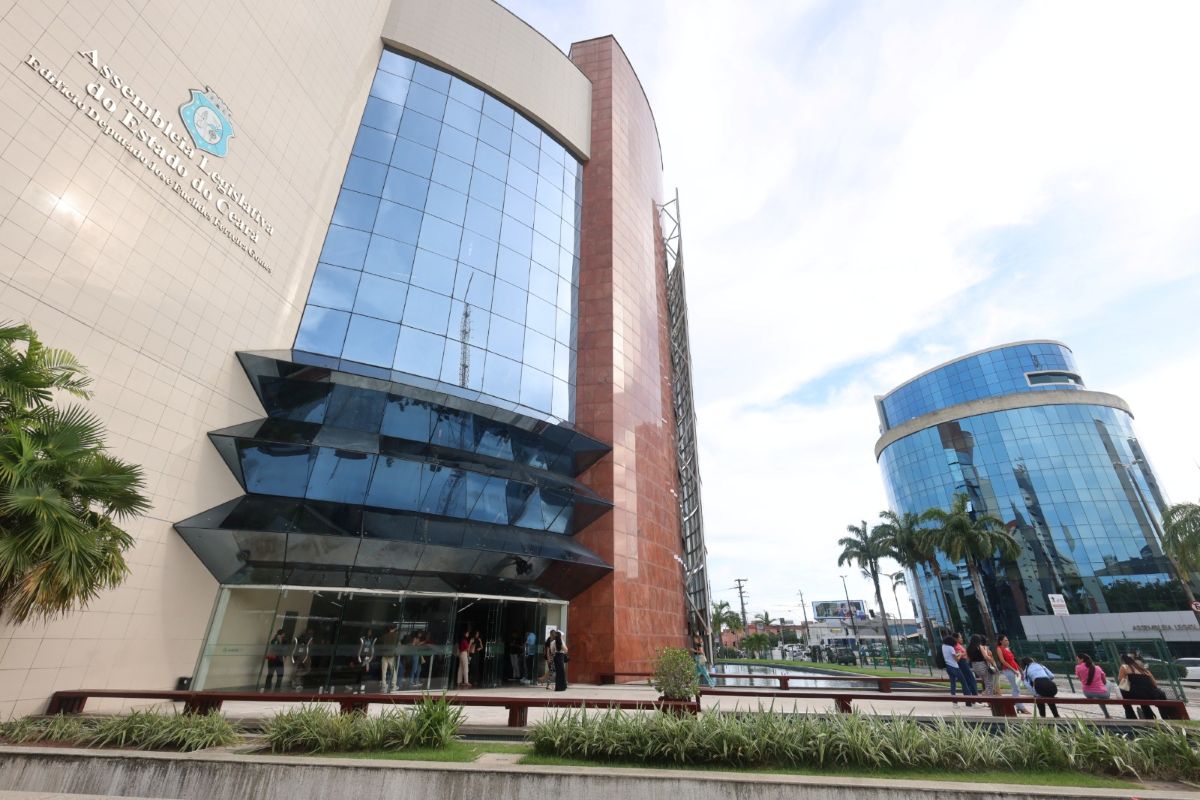 Educação: Alece credencia professores para Unipace
