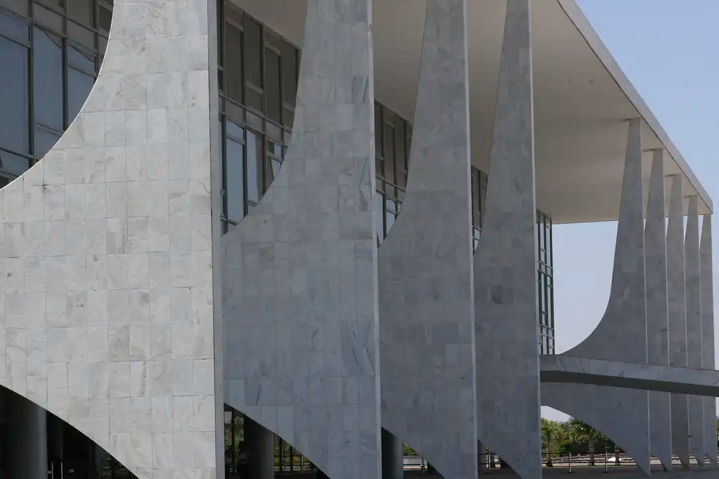 Brasil abre análise sobre resposta a tarifas dos EUA