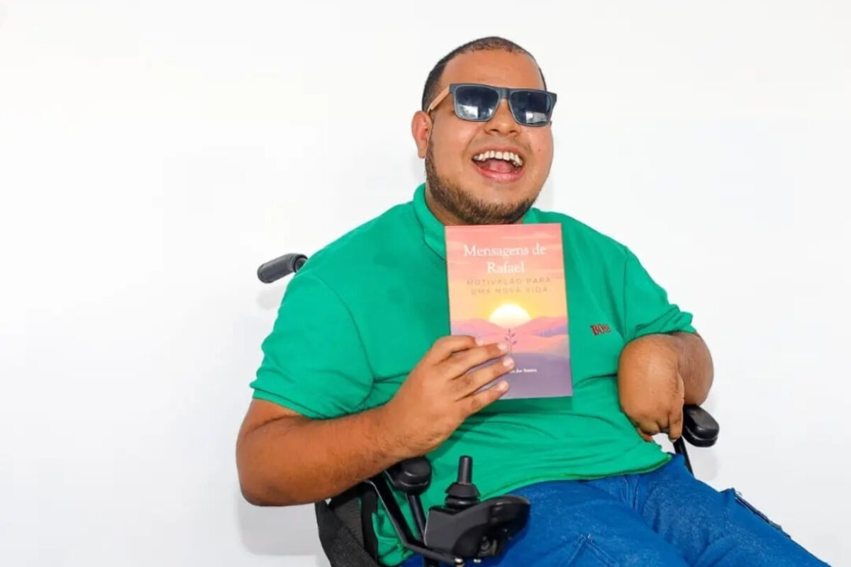 Cadeirante lança segundo livro de motivação