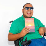Cadeirante lança segundo livro de motivação