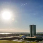 Congresso vota fim da escala 6x1 e taxa das blusinhas