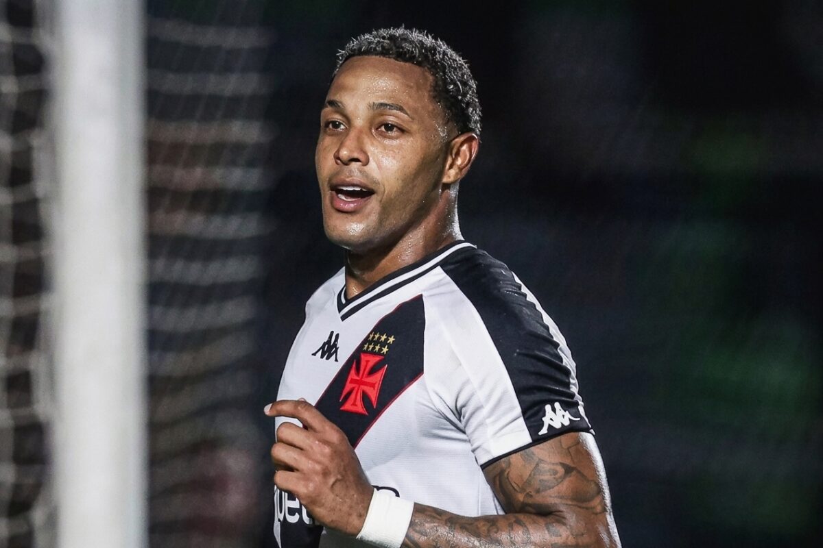 David, do Vasco, é alvo de operação no RJ