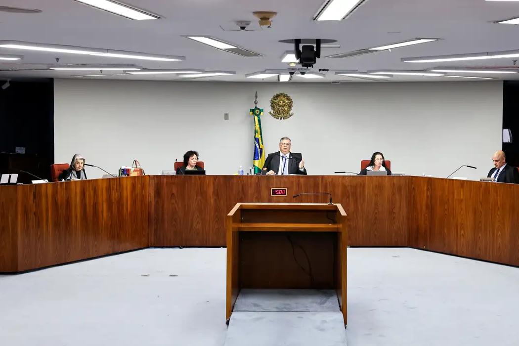 Dino e Moraes defendem rever diploma de jornalista