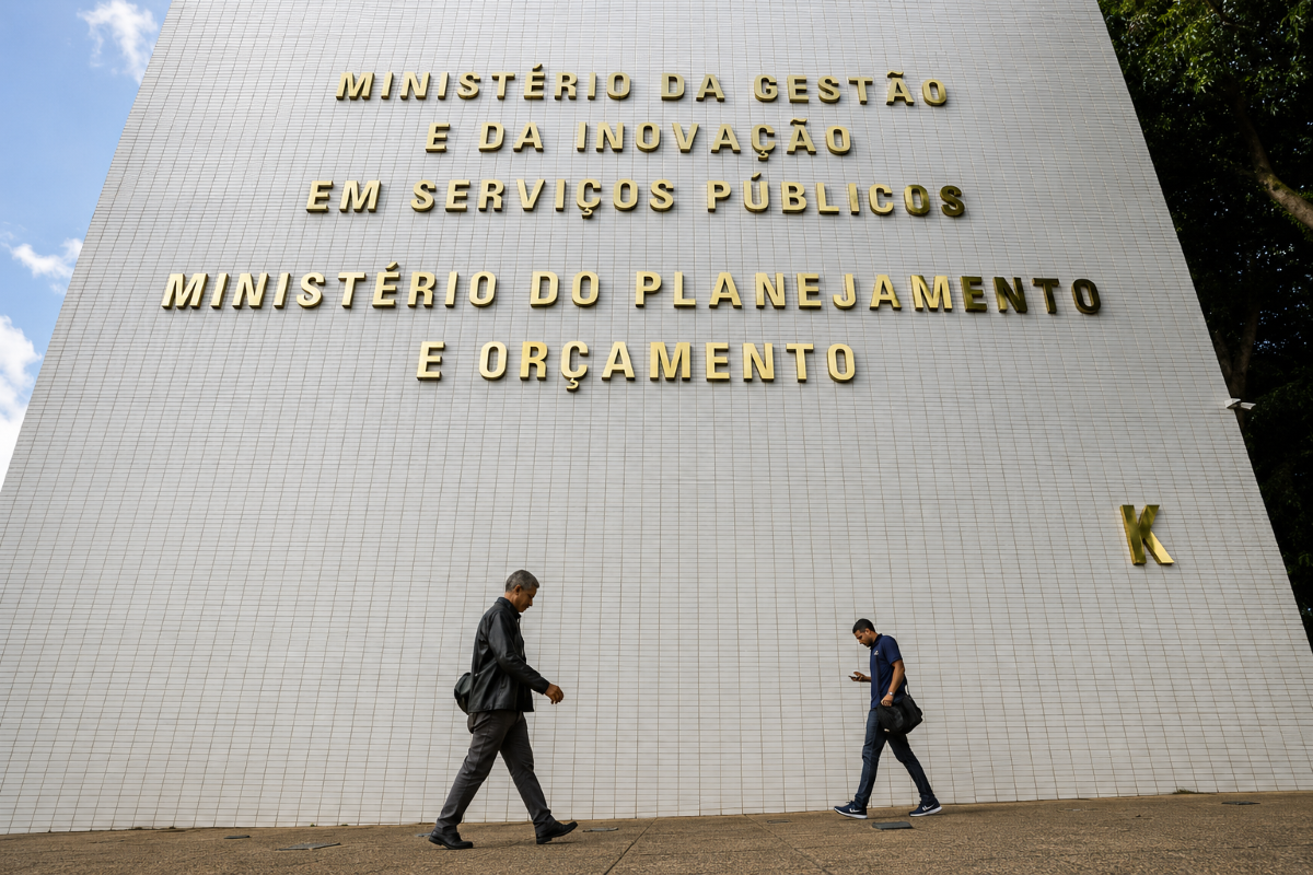 Economia: Governo prevê superávit no Orçamento 2027