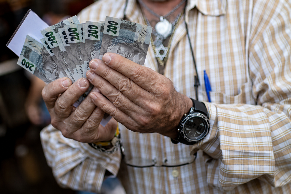 Economia: Governo estima mínimo de R$ 1.741 em 2027