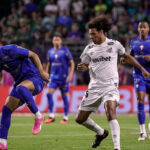 Palmeiras goleia Santos e abre vantagem na Copa do Brasil