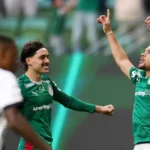 Palmeiras goleia Vasco e abre vantagem no Brasileirão
