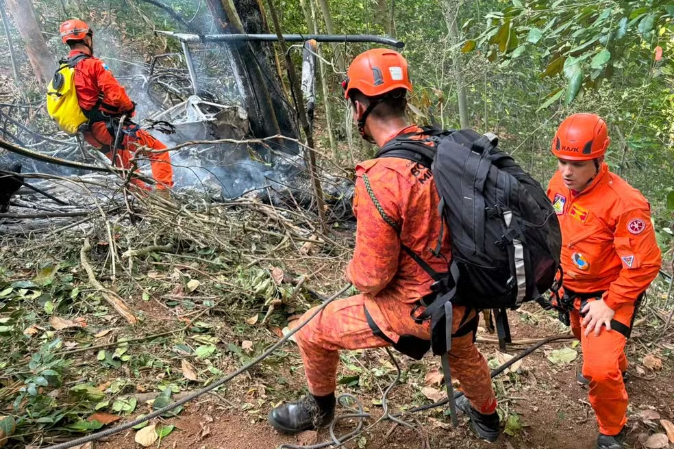 Queda de helicóptero no Rio deixa quatro mortos