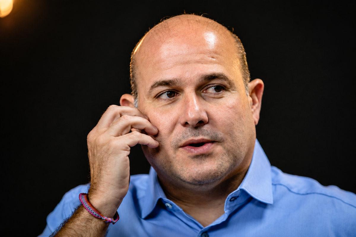 Política: Roberto Cláudio aciona Elmano na Justiça