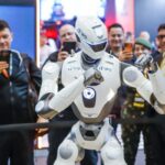 Tecnologia: Robô policial humanoide é atração em evento