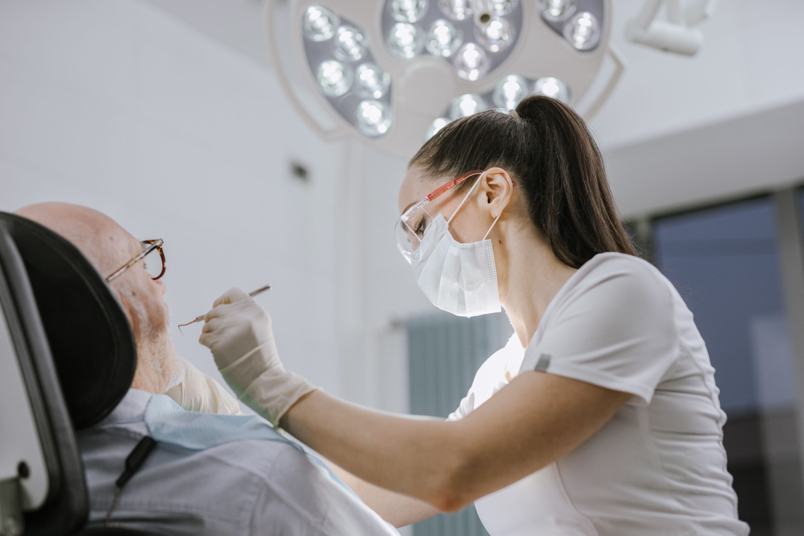 Saúde: UFC oferece clareamento dentário em pesquisa Estudo clínico oferece 50 vagas para voluntários que também passarão por restauração dos dentes anteriores