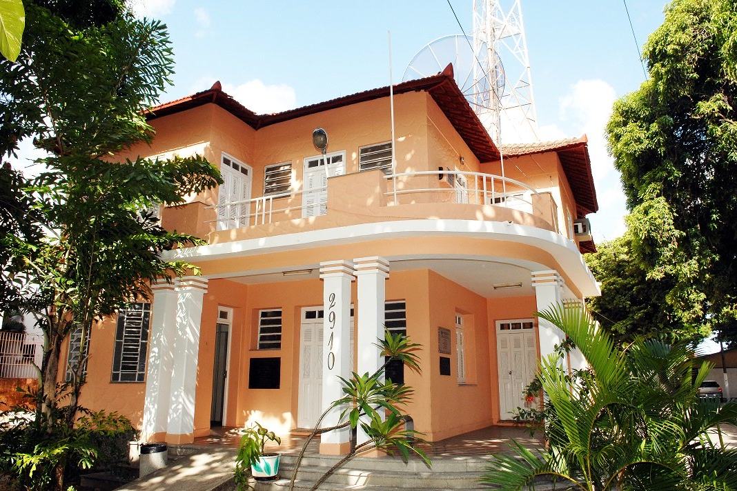 Universitária FM abre edital para nova programação