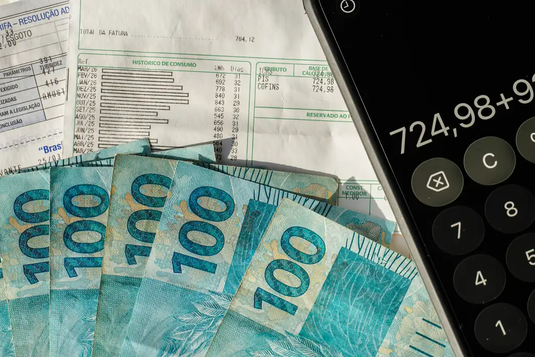 Arrecadação federal supera R$ 2 trilhões em 2026