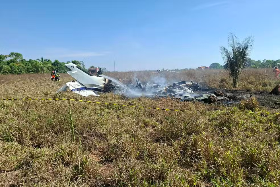 Avião de pequeno porte cai em MT e deixa três mortos
