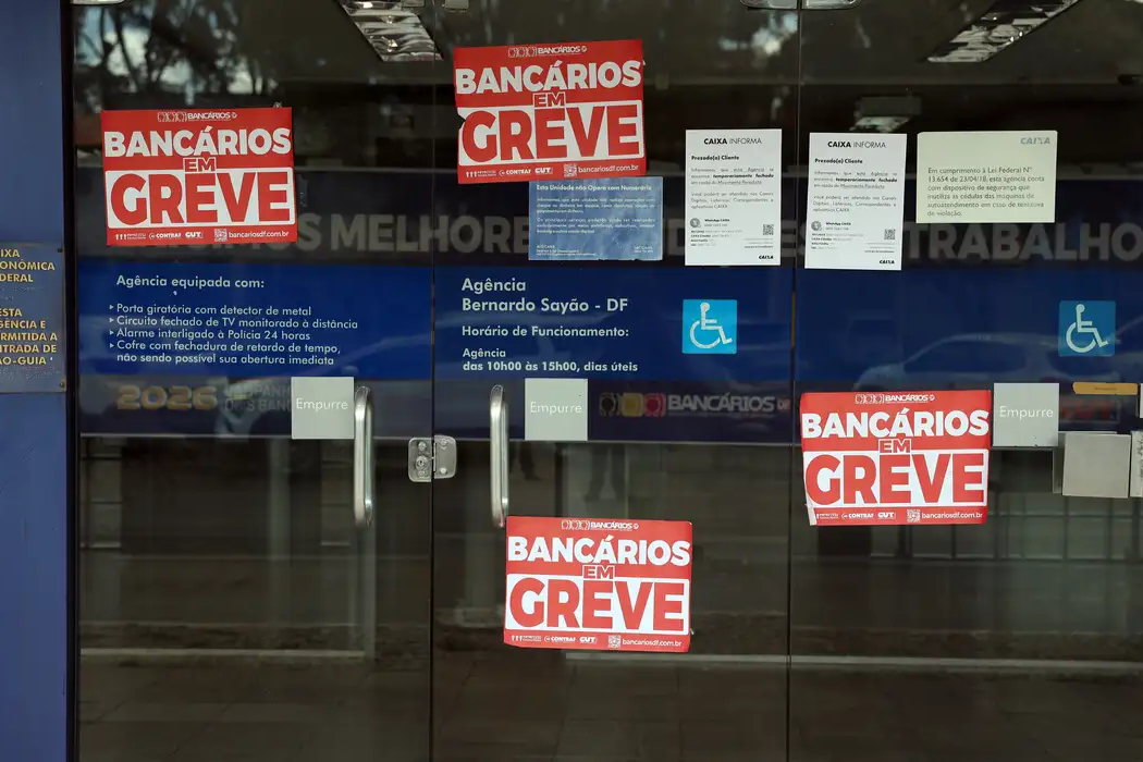 Bancários rejeitam proposta e mantêm greve na Caixa