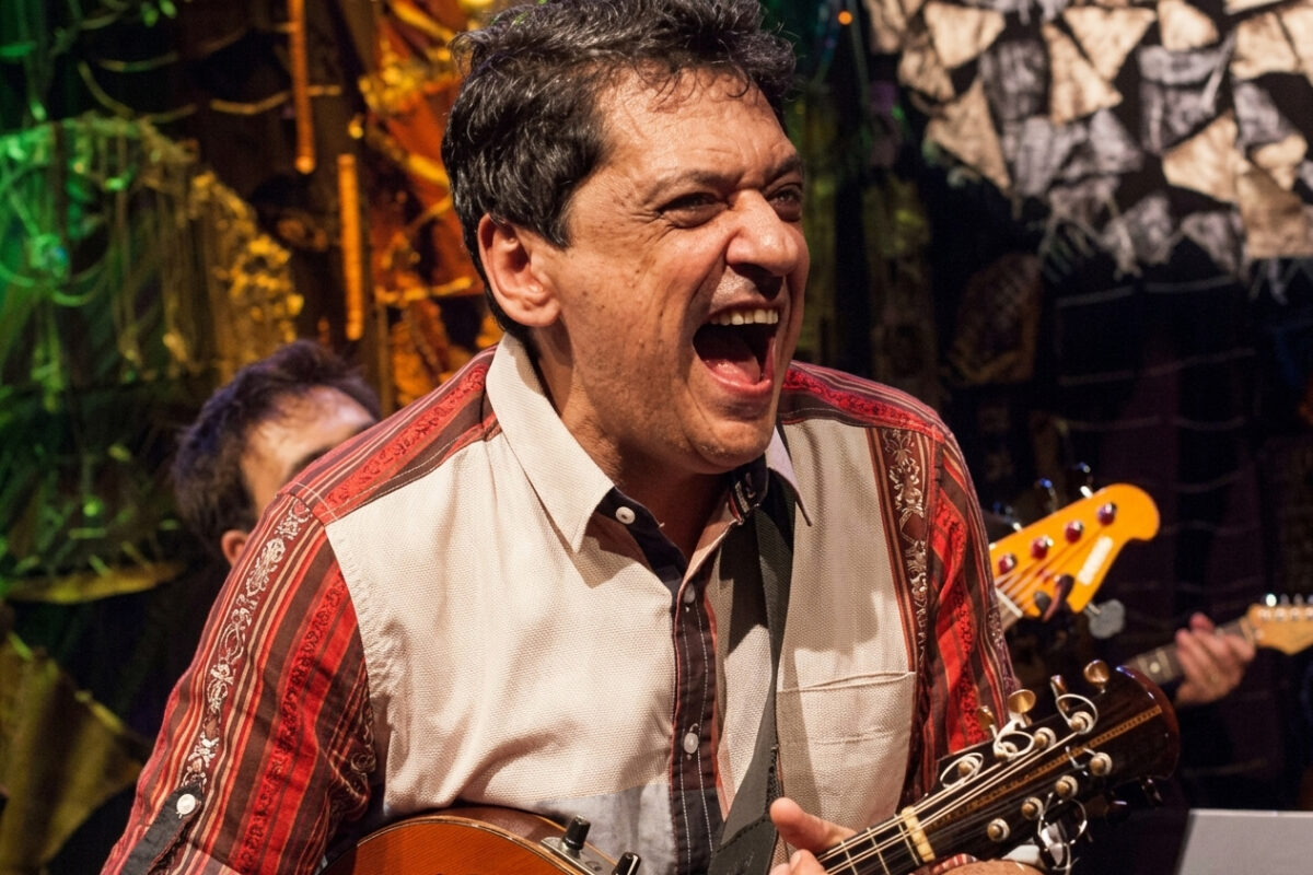 Carlinhos Patriolino apresenta clássicos da MPB no BNB